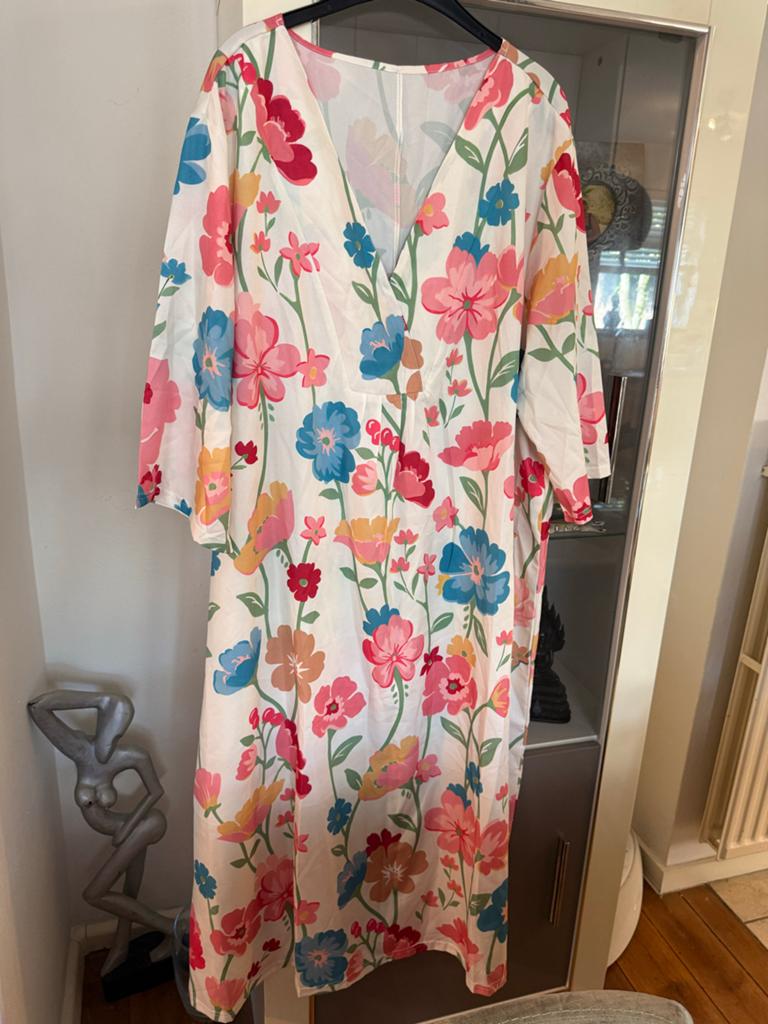 Chic Me Jurk Maat 50/52 - Bloemenprint nieuw, Kleding | Dames, Grote Maten, Ophalen of Verzenden, Nieuw, Overige kleuren, Jurk