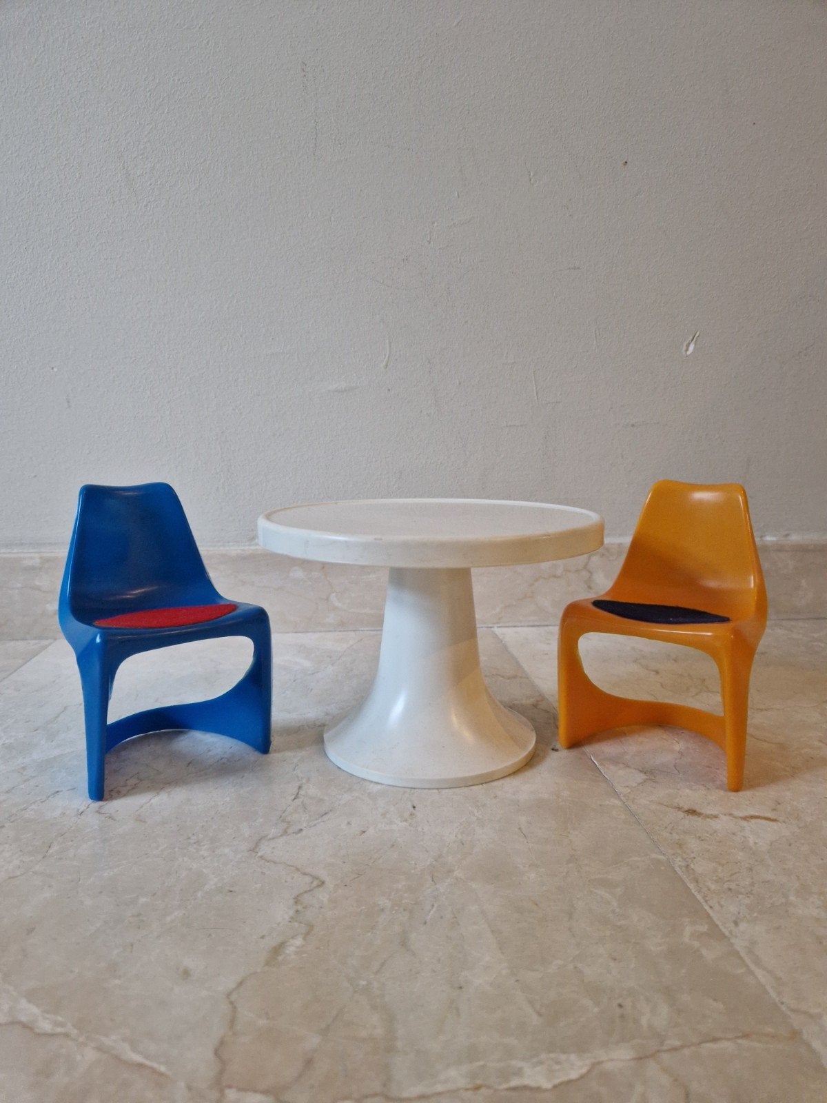 Barbie eettafel met stoelen, Ophalen, Gebruikt