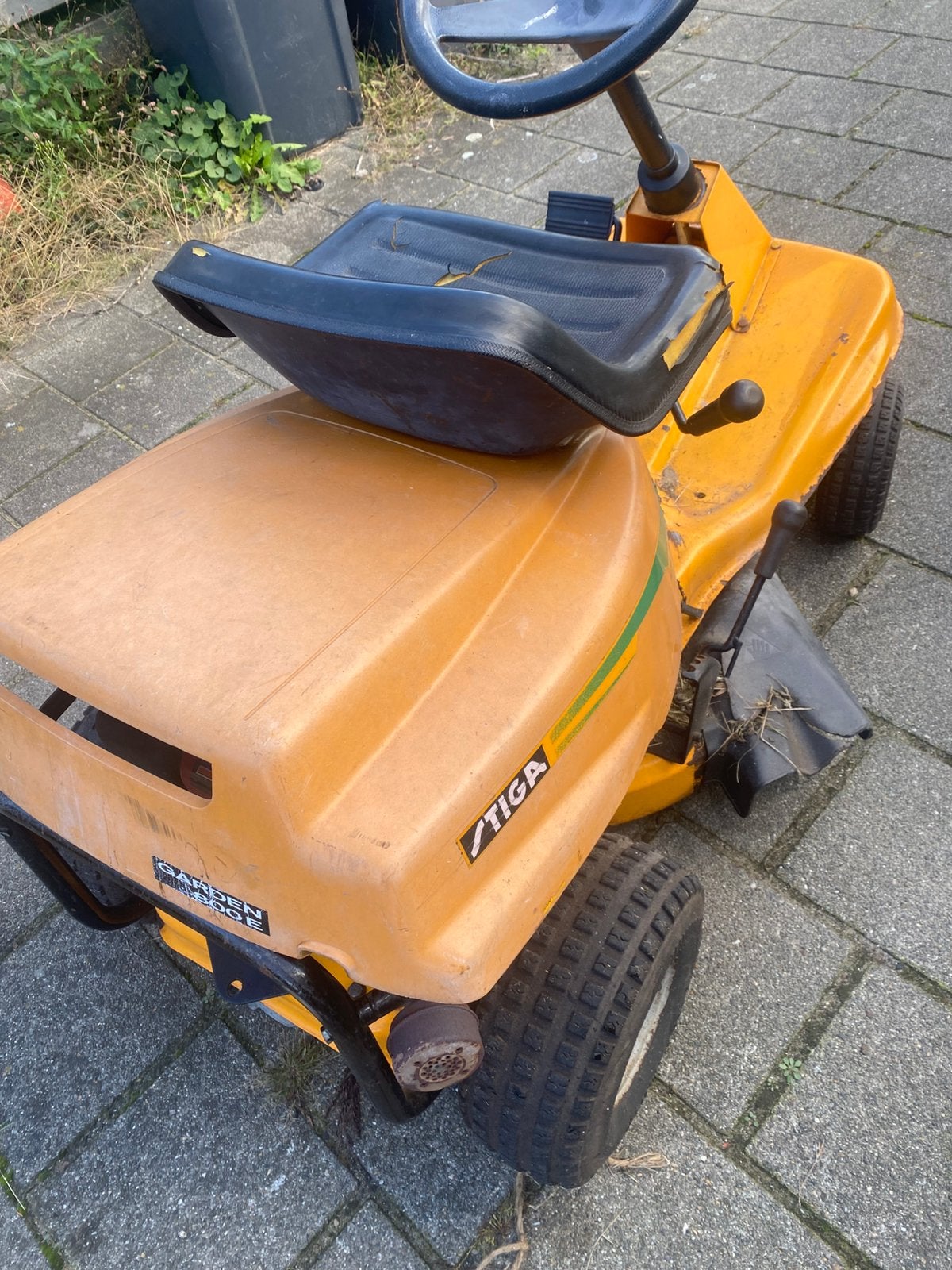 Stiga zitmaaier loopt goed. (opknapper), Tuin en Terras, Ophalen, Gebruikt, Elektrische starter