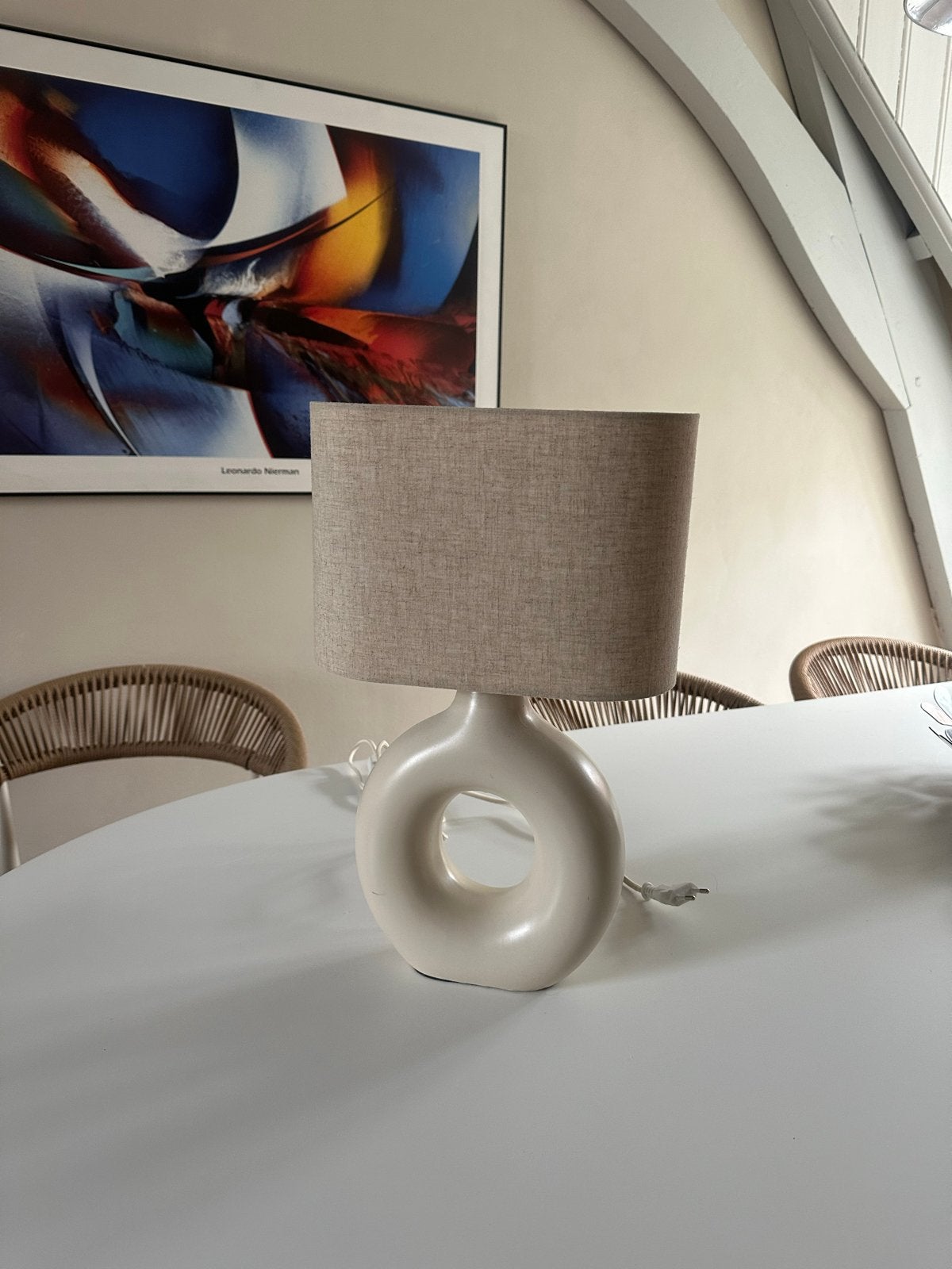 SKLUM Moderne tafellamp met beige kap, Huis en Inrichting, Lampen | Tafellampen, Keramiek, 43 cm, E27 (groot), Met kap