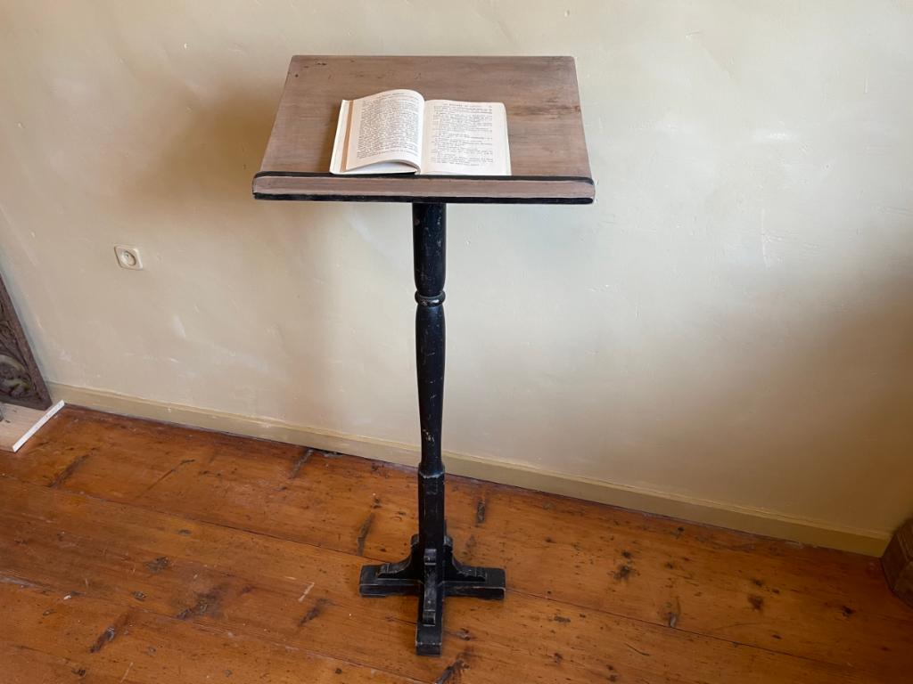 Leuke Oude Lezenaar Boekenstandaard Menustandaard Frans, Ophalen of Verzenden