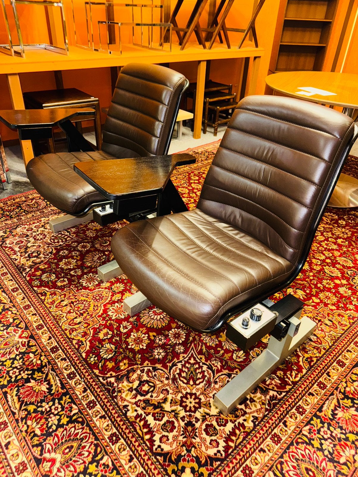 Originele NAVO stoelen vertaalstoelen uit 1971, Ophalen