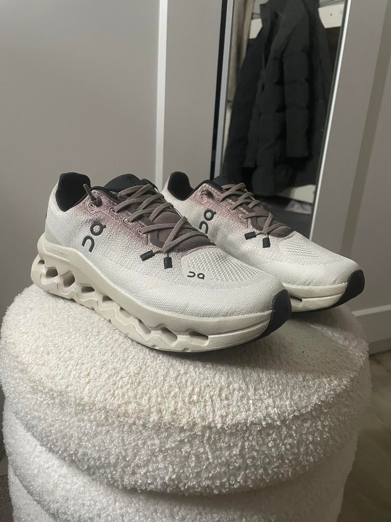 On Cloud schoenen, Kleding | Dames, Schoenen, Beige, Nieuw, Ophalen of Verzenden, Sneakers of Gympen