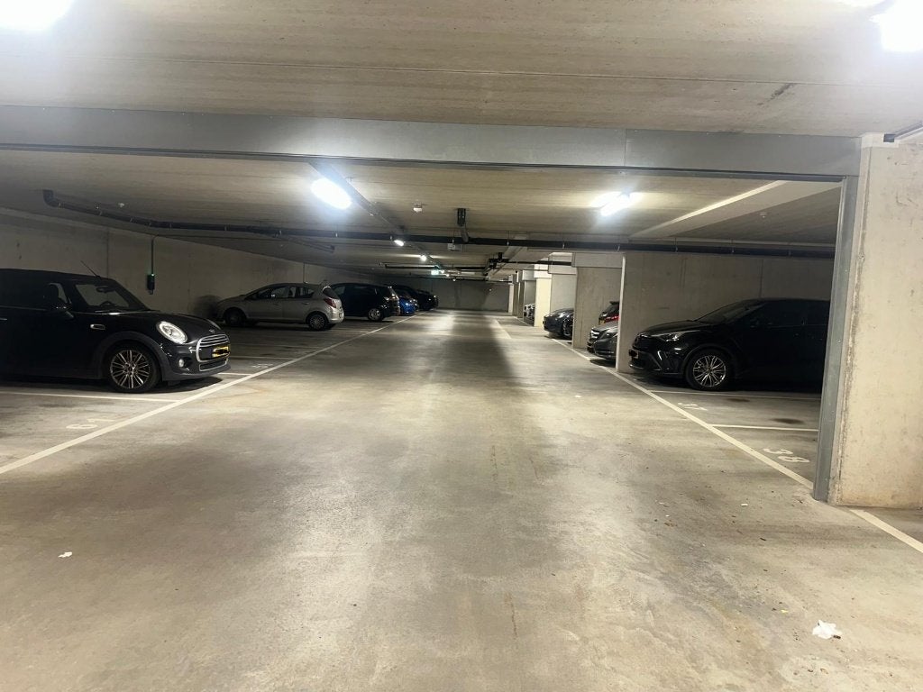 Parking Spot - Zeeburgereiland, Amsterdam, Huizen en Kamers, Garages en Parkeerplaatsen, Amsterdam