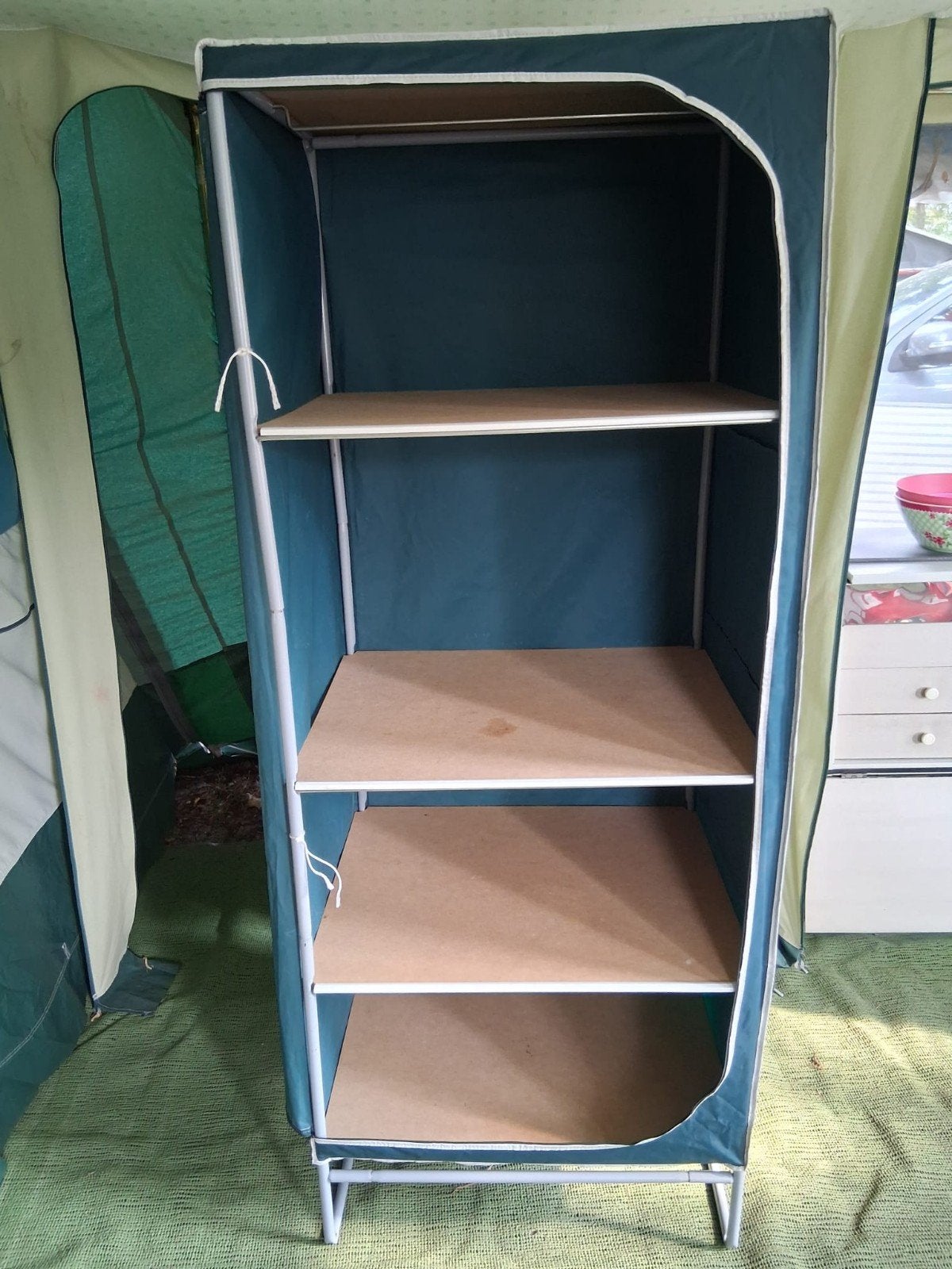 Campingkast met planken - rits defect, Caravans en Kamperen, Ophalen, Gebruikt
