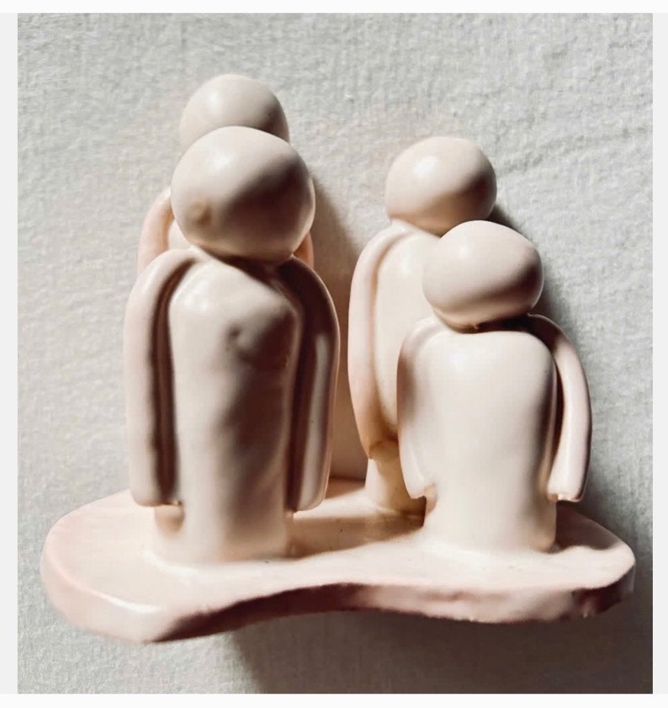 Mooi beeld van gezin, vader, moeder, 2 kinderen, 11 x 10 x 7, Ophalen of Verzenden, Zo goed als nieuw, Mens