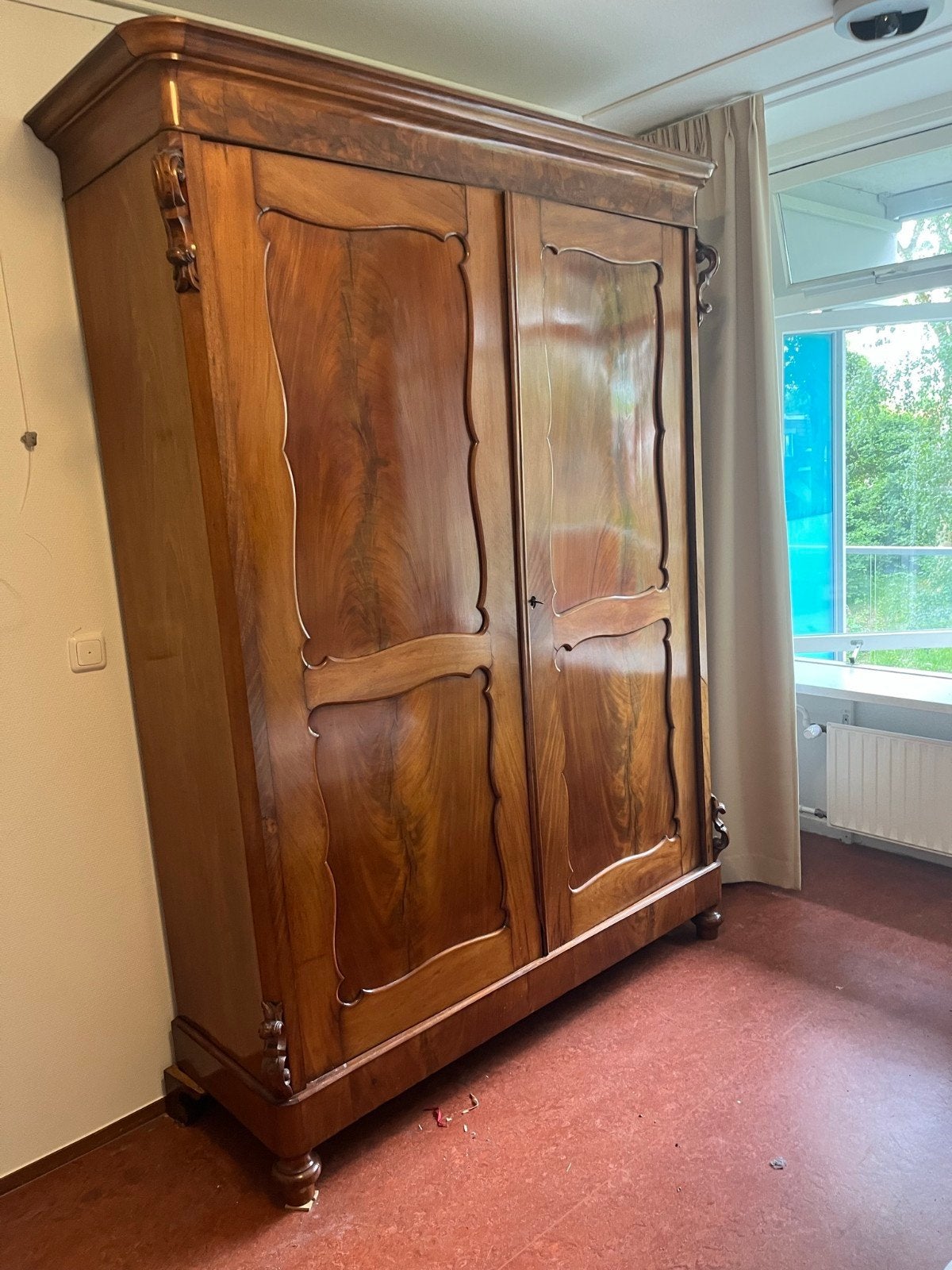 Grote Biedermeier kast, Ophalen