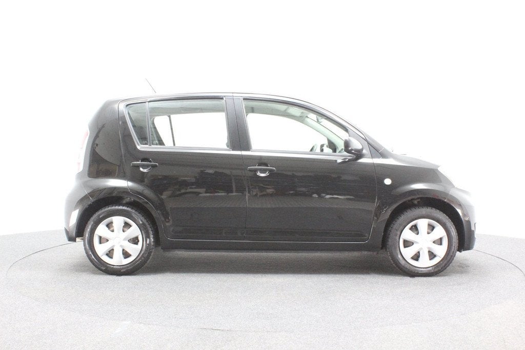 Daihatsu Sirion 2 1.3-16V Prestige | Automaat | Airco | Trek, Auto's, Daihatsu, Gebruikt, 31 €/maand, 4 cilinders, Zwart