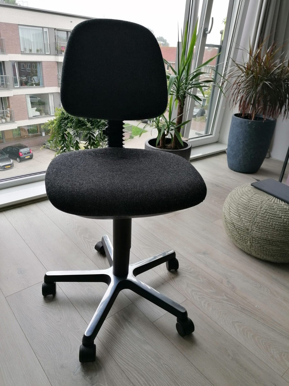 Bureaustoel z.g.a.n. merk Dauphin, Ophalen, Nieuw, Grijs, Bureaustoel