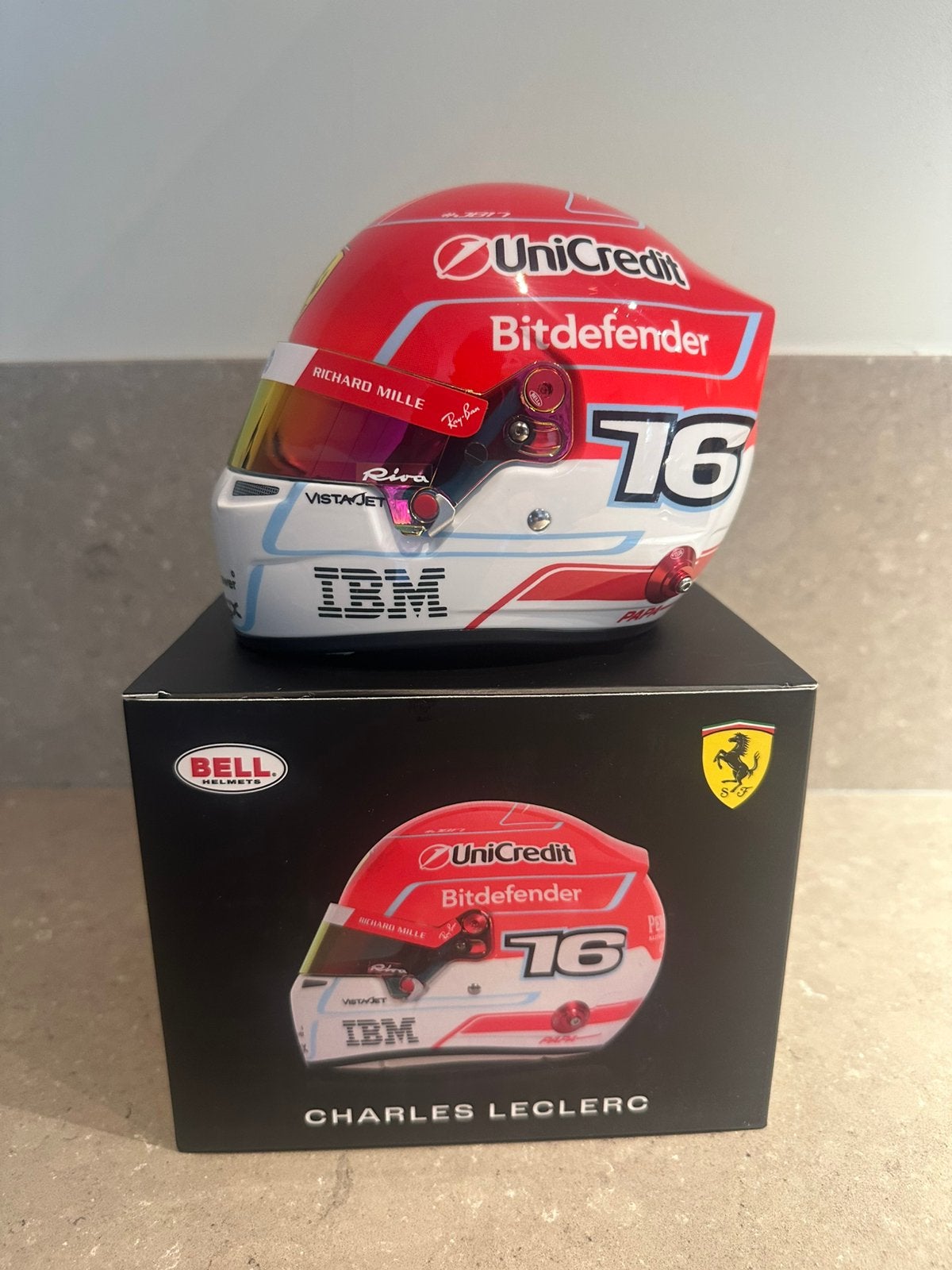 Charles Leclerc - Helm 1:2 - 2026 seizoen - Bell Helmets, Verzenden, Nieuw, Formule 1
