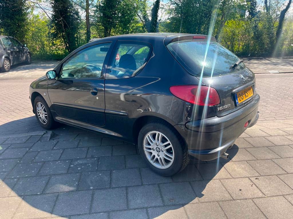 Peugeot 206 1.4 Air-line, Voorwielaandrijving, 31 €/maand, 4 cilinders, Zwart