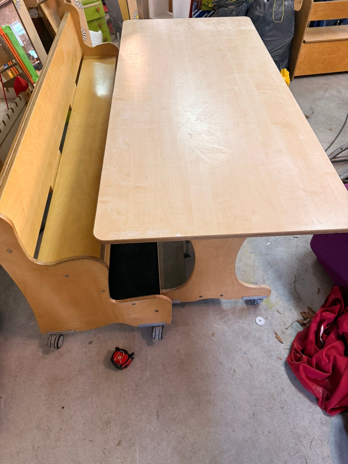 Kinderopvan tafel met bank, Ophalen, 50 tot 100 cm, Zo goed als nieuw, Minder dan 50 cm