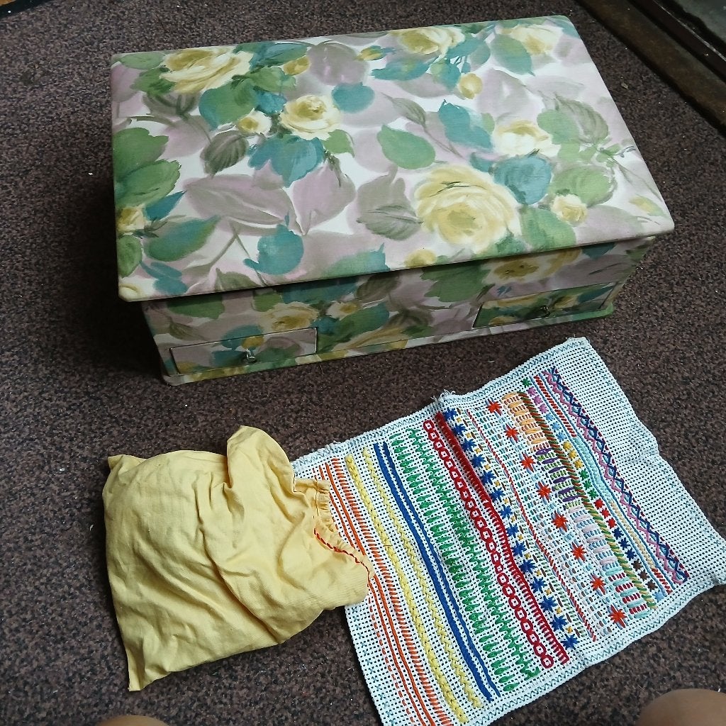 Retro naaidoos met inhoud uit de Jaren 1950 (CVK-110), Hobby en Vrije tijd, Ophalen of Verzenden