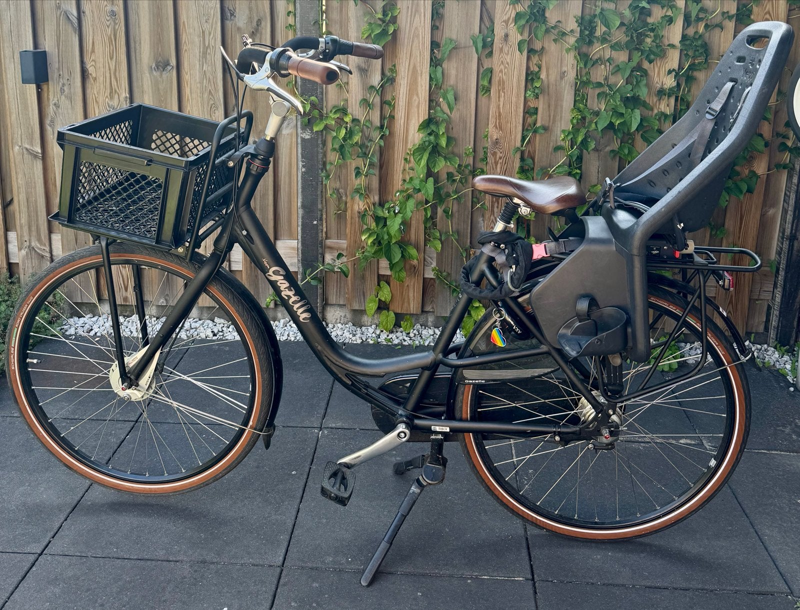 Gazelle Bloom moederfiets matzwart met kinderzitje en krat, Ophalen, 53 tot 56 cm, Versnellingen, Zo goed als nieuw