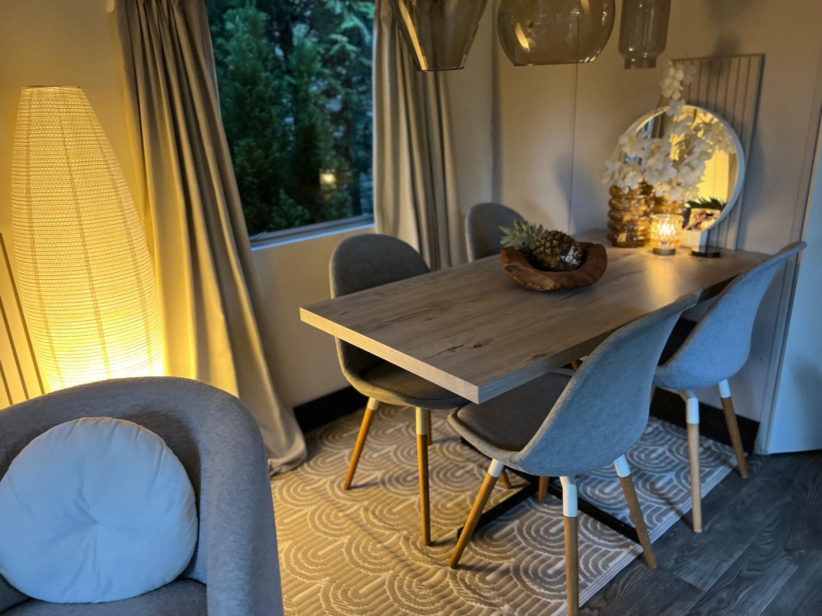 6 grijze stoelen, Ophalen of Verzenden, Zo goed als nieuw, Minder dan 10 m², Tapijt