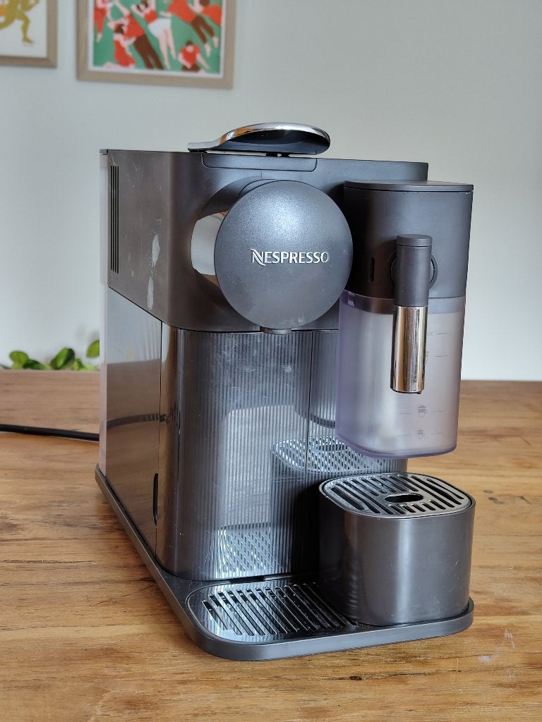 De’Longhi Nespresso Lattissima One – met melkopschuimer, Witgoed en Apparatuur, Koffiezetapparaten, Koffiepads en cups, Koffiemachine