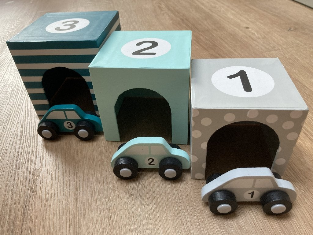Houten auto's met kartonnen blokken, Ophalen, Zo goed als nieuw
