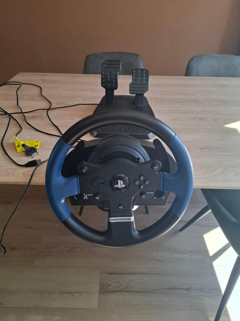 Thrustmaster T150 racestuur met pedalen voor PlayStation, Spelcomputers en Games, Spelcomputers | Sony PlayStation Consoles | Accessoires