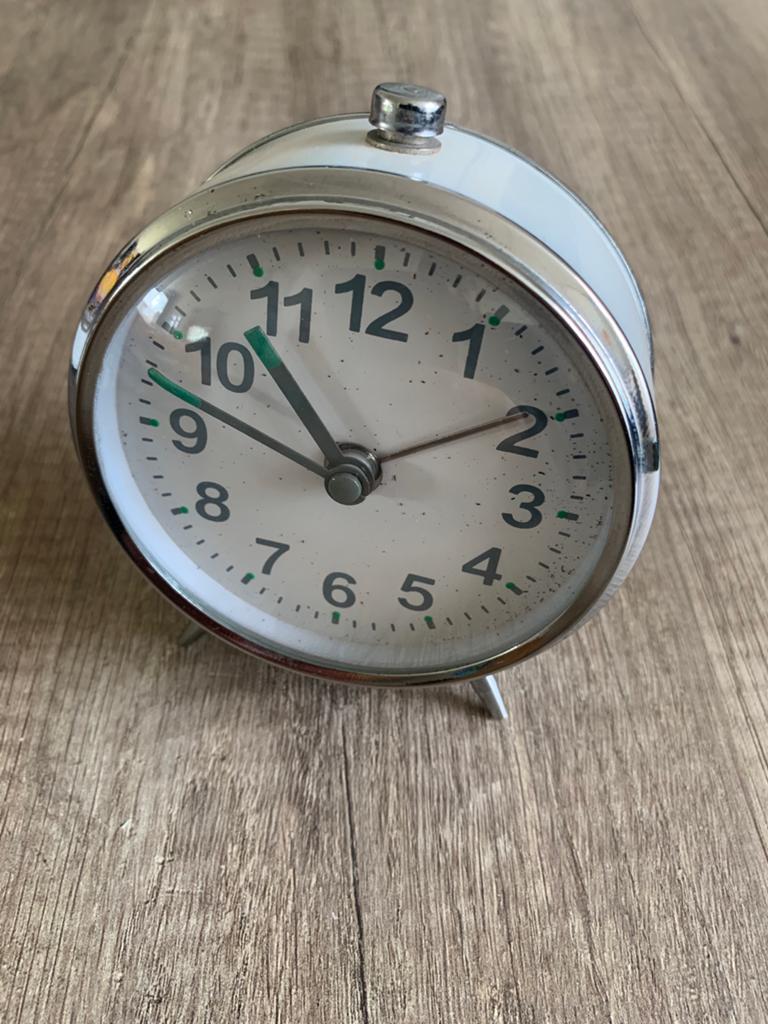 Vintage Witte Wekker met Chromen Details, Ophalen of Verzenden, Gebruikt