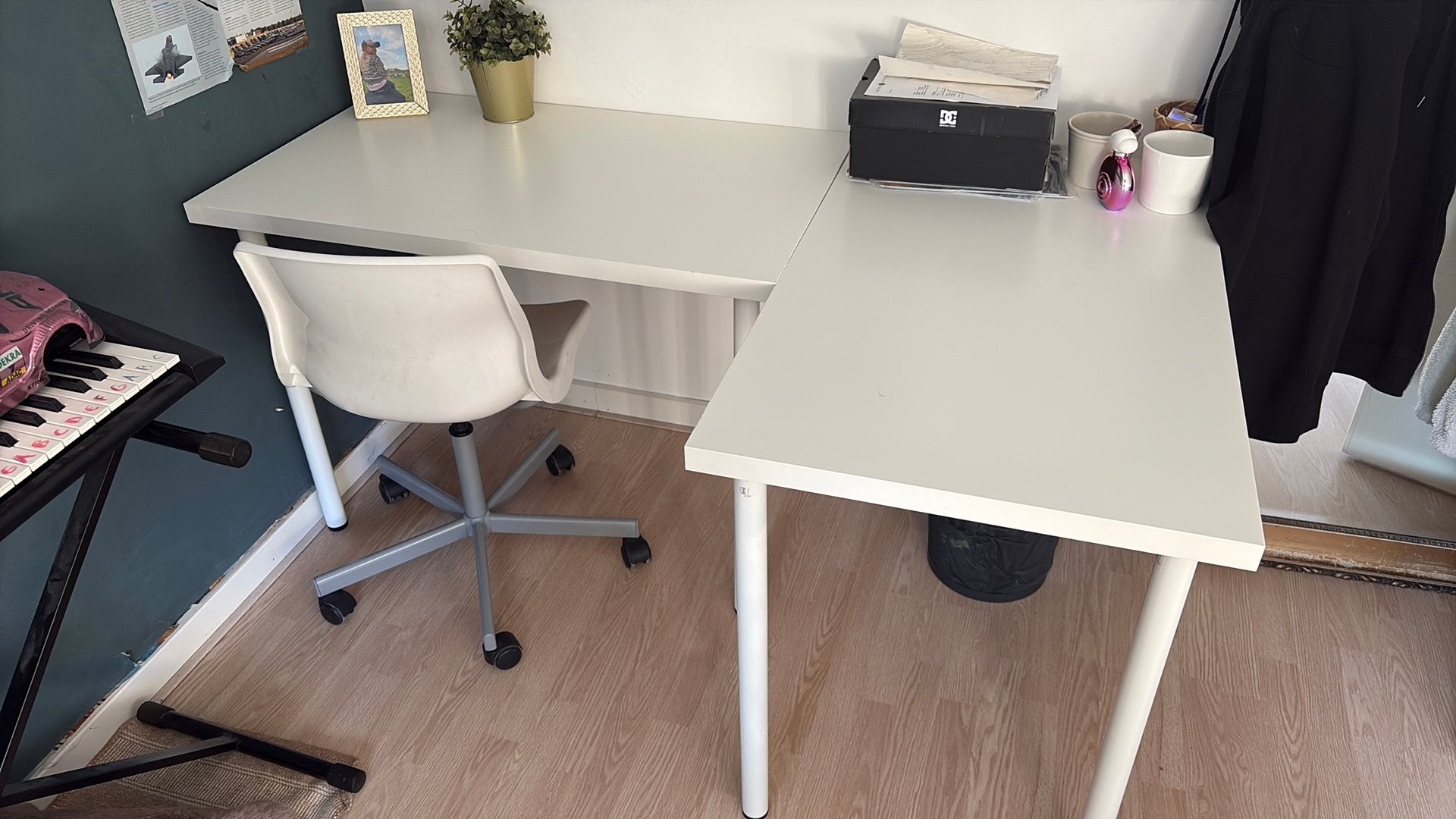2 witte ikea bureaus, Ophalen, Demontabel, Gebruikt, Scandinavisch