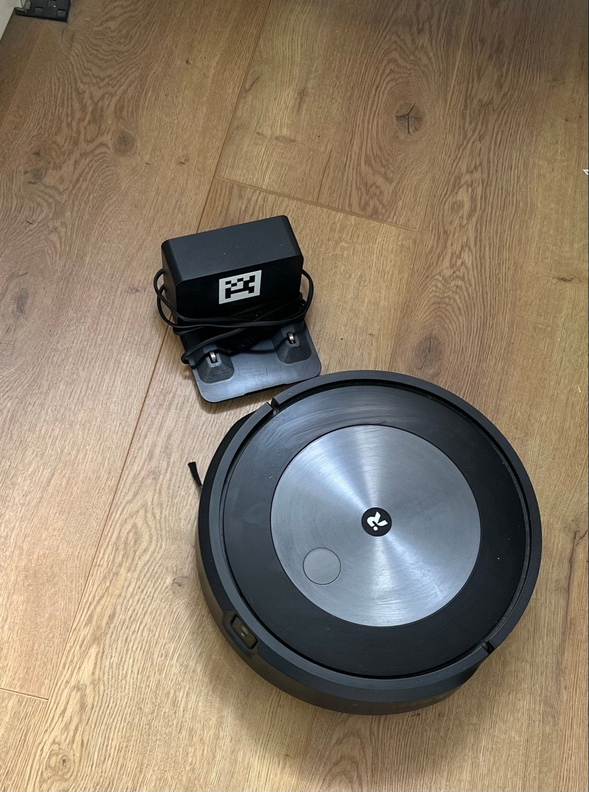 iRobot Roomba j 7 Robotstofzuiger met Oplaadstation, Ophalen, IRobot, Zo goed als nieuw, Robotstofzuiger