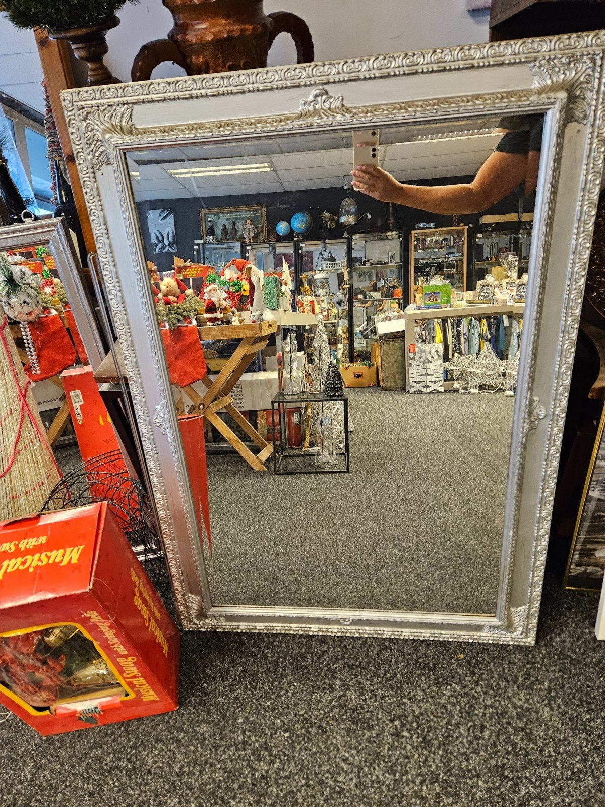 Grote zilverkleurige spiegel met houten lijst (77x112 cm), Ophalen, Rechthoekig, 50 tot 100 cm, 100 tot 150 cm