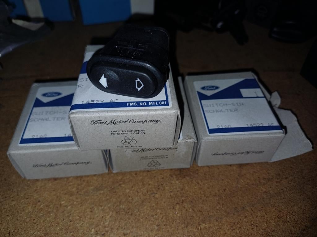 Schakelaar Ruitbediening Knop Ford Scorpio Sierra Escort, Auto-onderdelen, Dashboard en Schakelaars, Ophalen of Verzenden, Nieuw