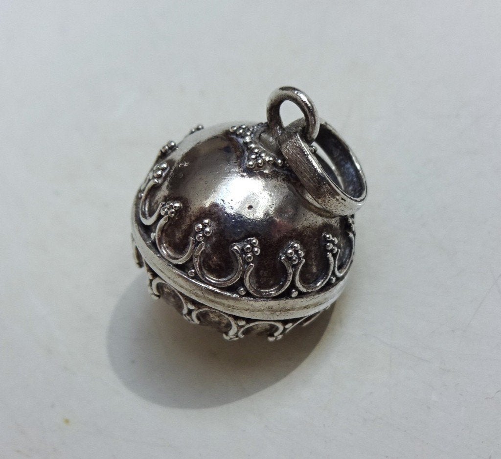 Zilveren Balinees zwangerschapsbelletje / hanger, Overige voorstellingen, Nieuw, Ophalen of Verzenden, Zilver