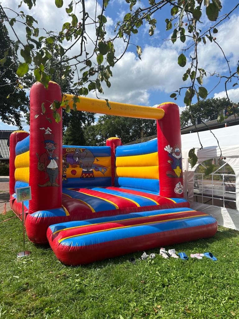 Springkussen Circus te huur!, Hobby en Vrije tijd, Feestartikelen | Verhuur, Zo goed als nieuw, Overige, Ophalen