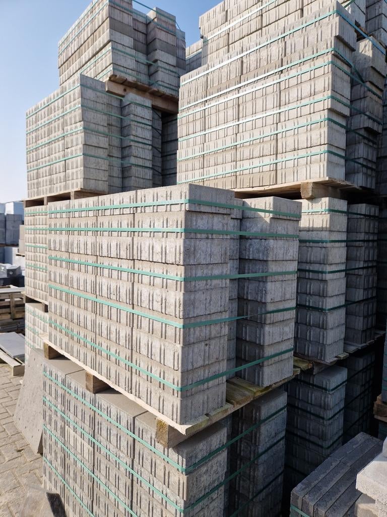 Betonsteen kwartro 28x20.5x8hoog grijs, Ophalen, Nieuw, Beton, Terrastegels