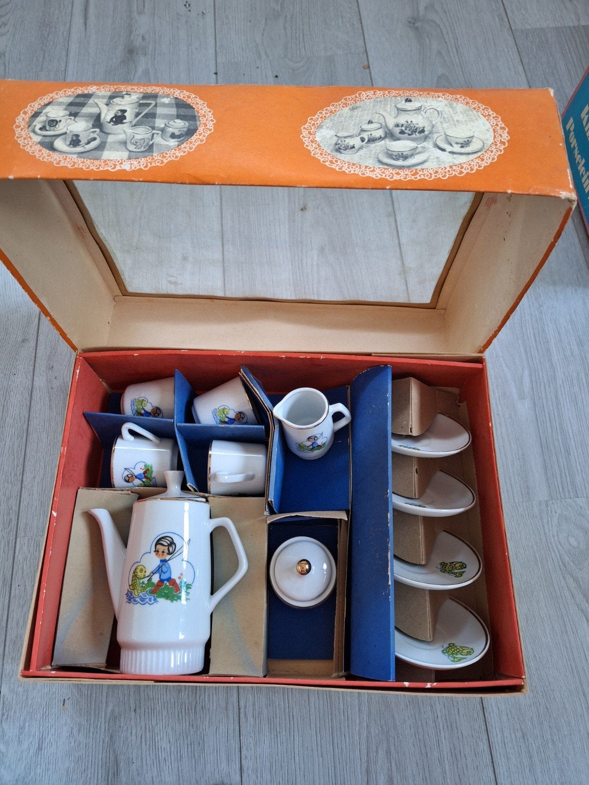 2 kinder serviesjes Compleet, Antiek en Kunst, Ophalen of Verzenden