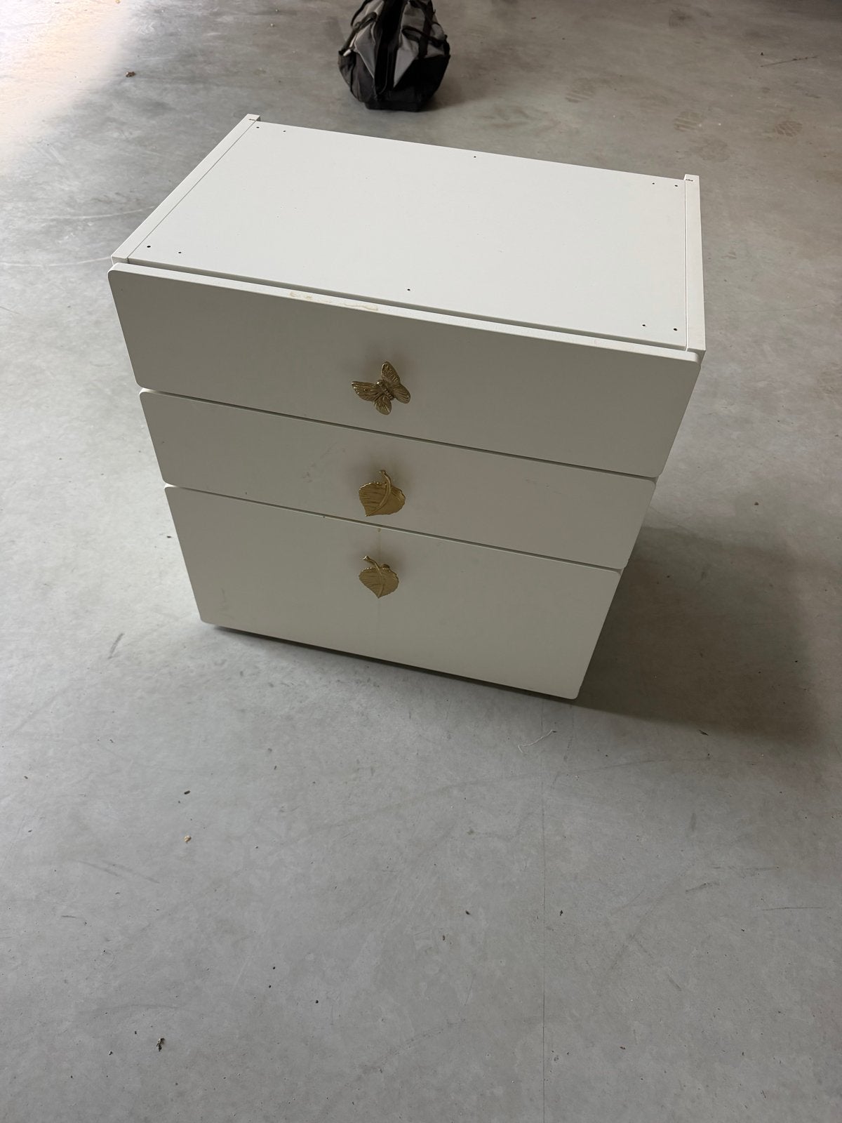 2 stuks ladekastjes met gouden vlinder/blad handgrepen, Ophalen, Overige materialen, Minder dan 50 cm, Gebruikt
