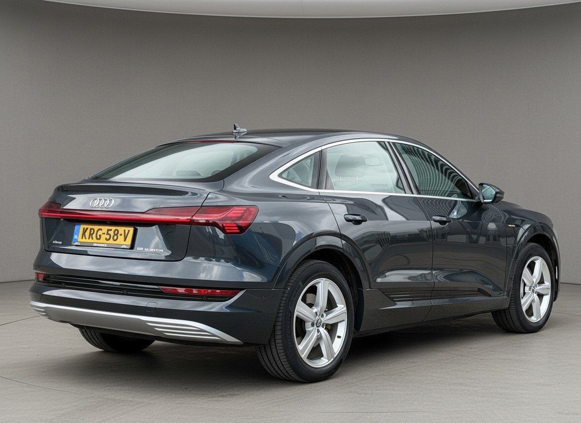 Audi E-tron Sportback 55 quattro Business edition Plus 95 kW, Auto's, Beige, 95 kWh, 1583 min, Leder