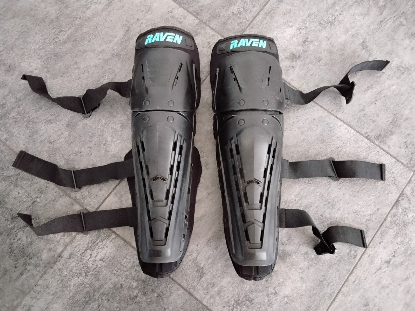 Raven Kniebeschermers Motorcross - One Size, Motoren, Kleding | Motorkleding, Motorcrosskleding, Dames, Raven, Ophalen of Verzenden