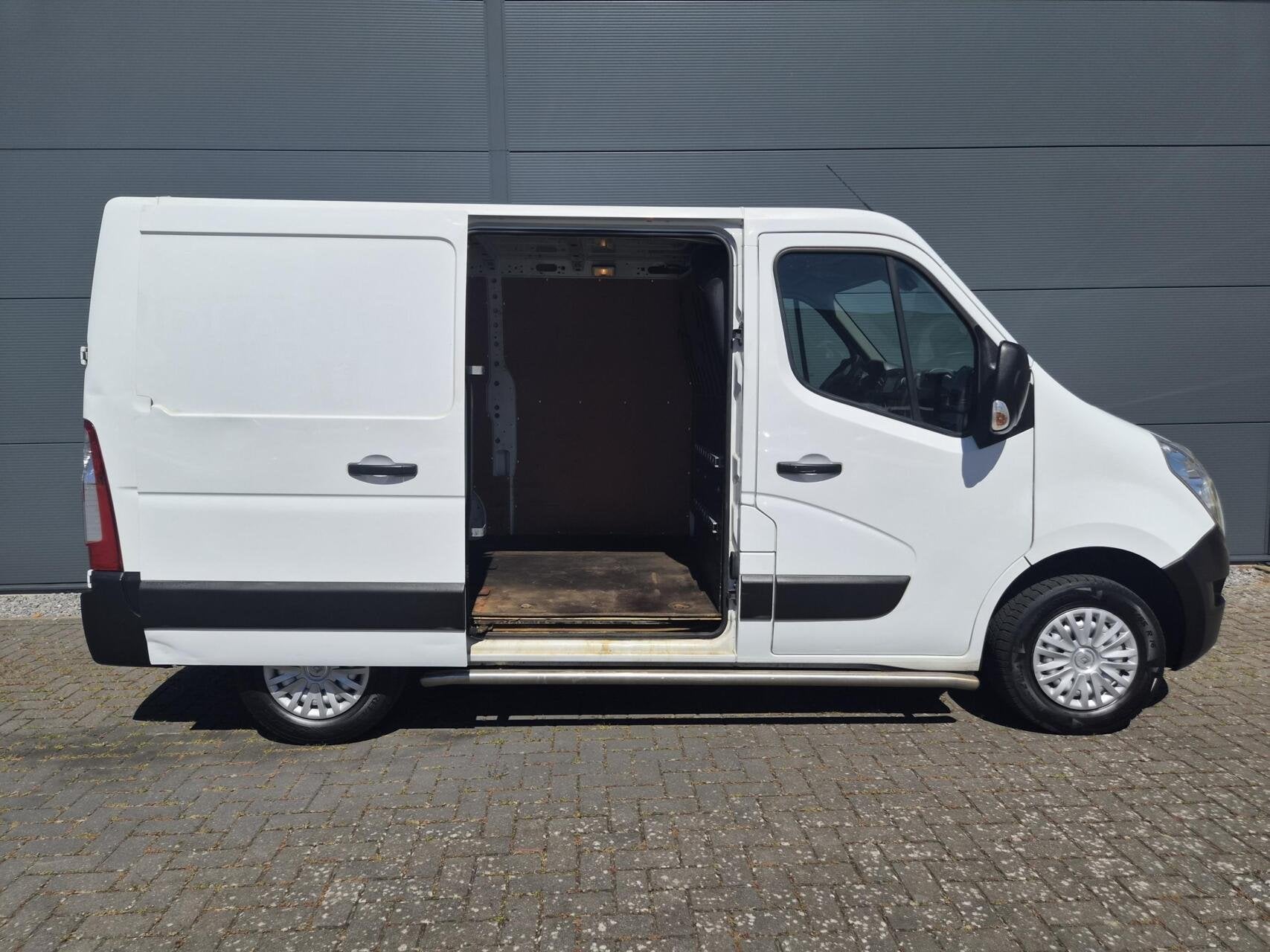 Renault Master 2.3dCi L1H1 Airco Cruise Navi Trekh 130pk, Auto's, Bestelauto's, Gebruikt, Euro 6, 4 cilinders, Renault