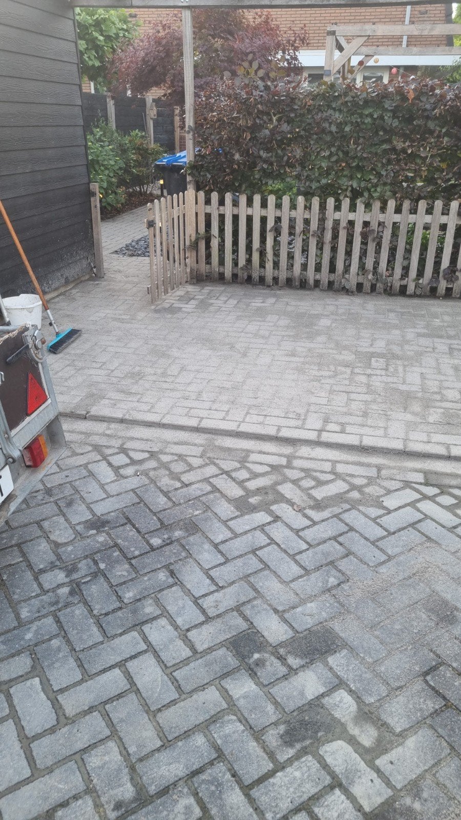 Aangeboden hovenier straatenmaaker