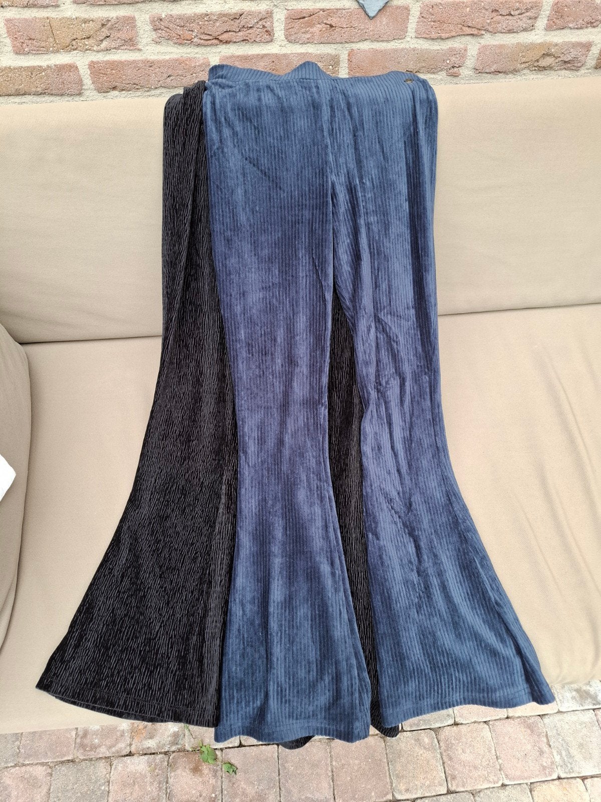 2x ribfluwelen flared broek - vingino, Ophalen of Verzenden, Zo goed als nieuw, Meisje, Broek