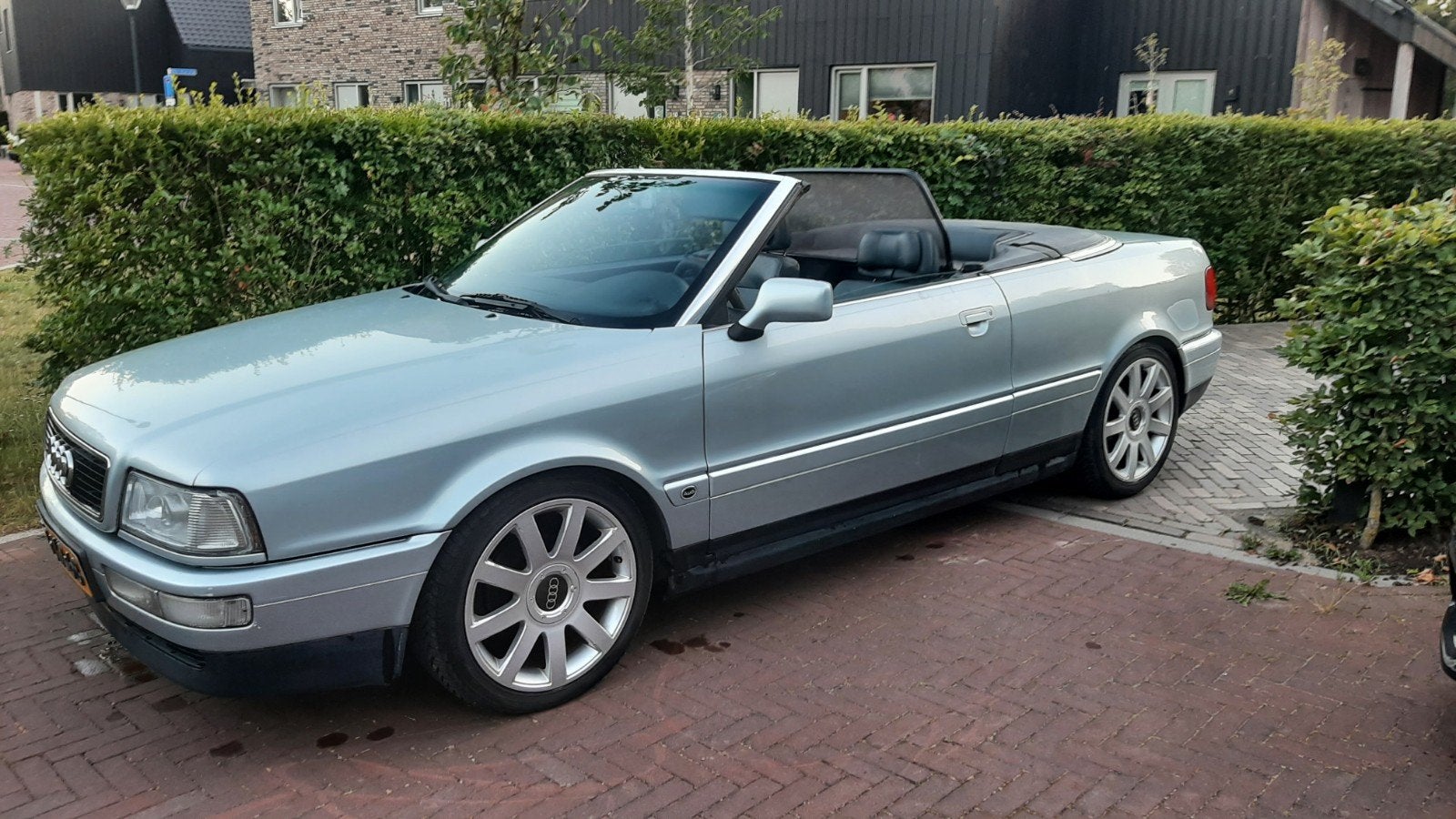Audi 80 Cabrio 2.3 E 98KW AUT 1992 Grijs HARDTOP, 136 pk, 1370 kg, Cabriolet, Leder