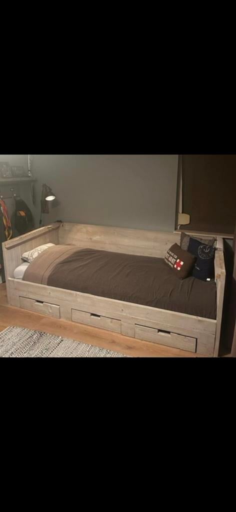 Bed met kast, Kinderen en Baby's, Kinderkamer | Commodes en Kasten, Gebruikt, Kast, 105 cm of meer, 75 tot 100 cm, Minder dan 50 cm