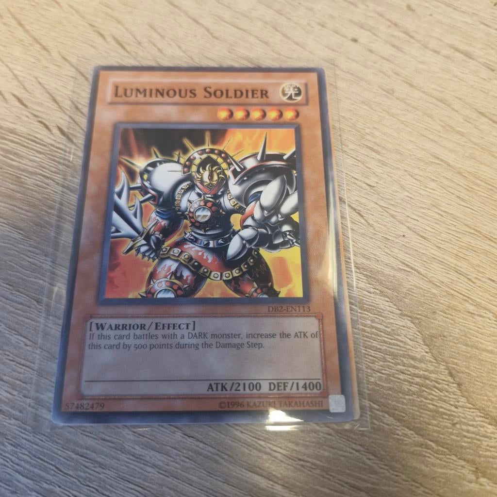 Yu-Gi-Oh! Luminous Soldier DB2-EN113 Kaart