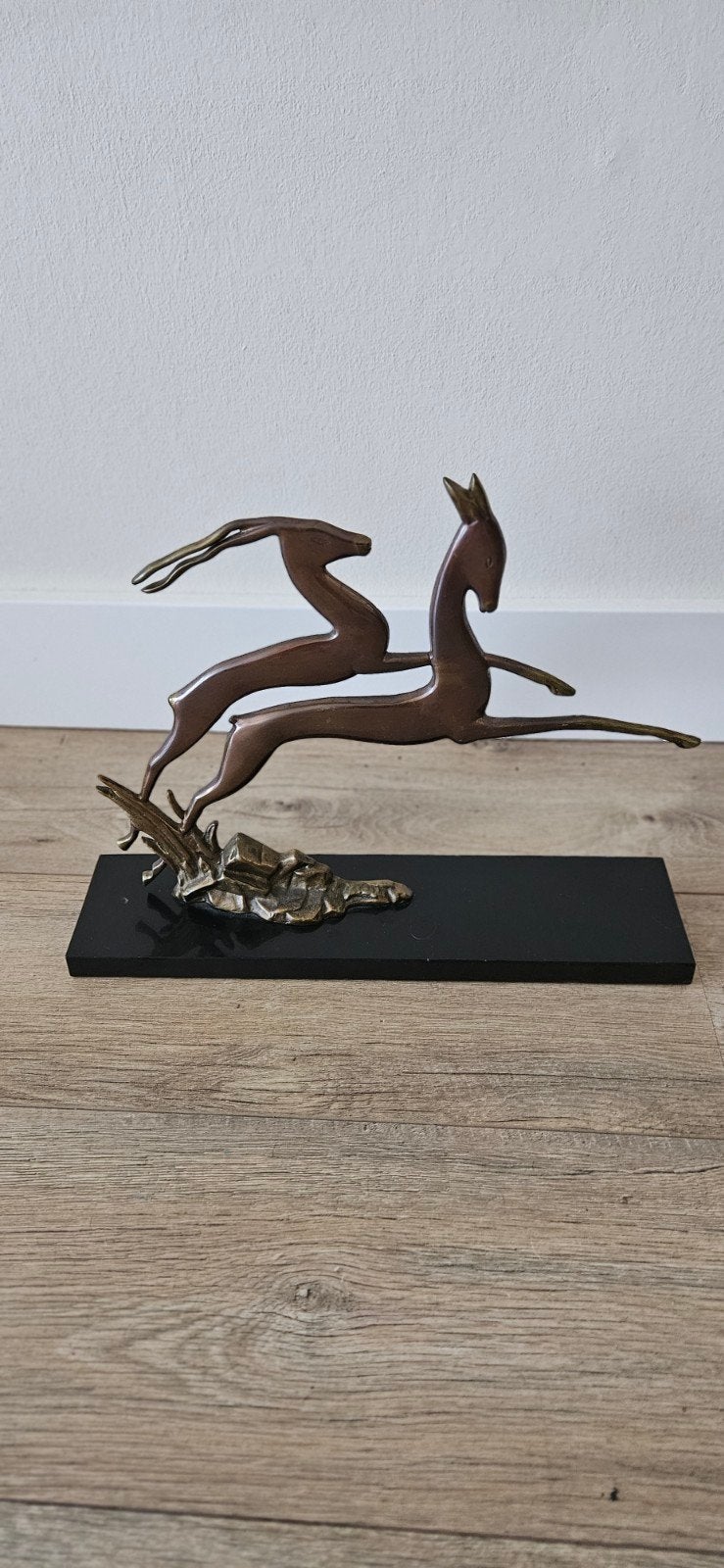 Bronzen Art Deco beeld van springende gazelles, Art deco, Gepatineerd, Ophalen of Verzenden, 20 - 50 cm