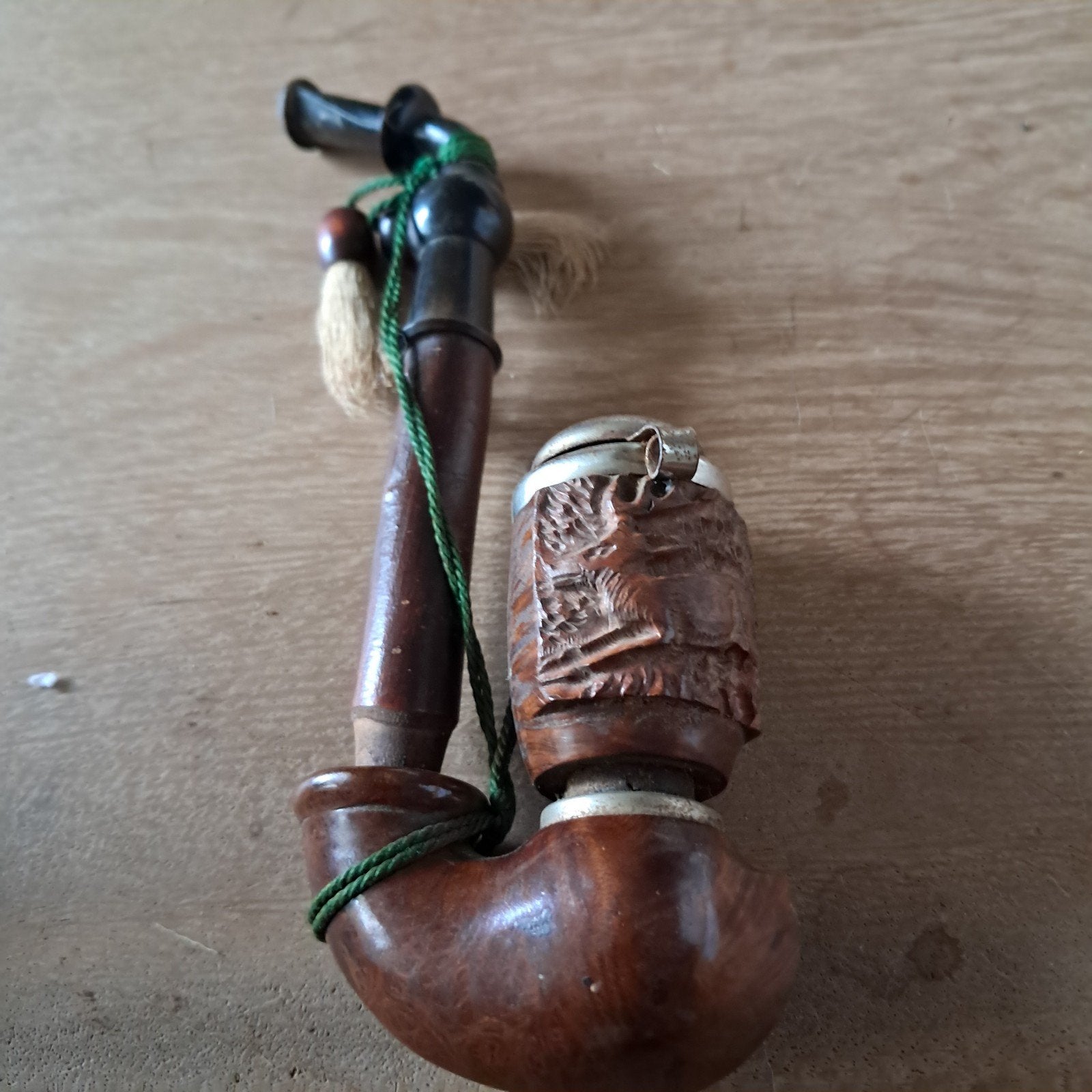 Vintage houten pijp met gesneden details en metalen dop, Verzamelen, Ophalen, Gebruikt, (Water)pijp