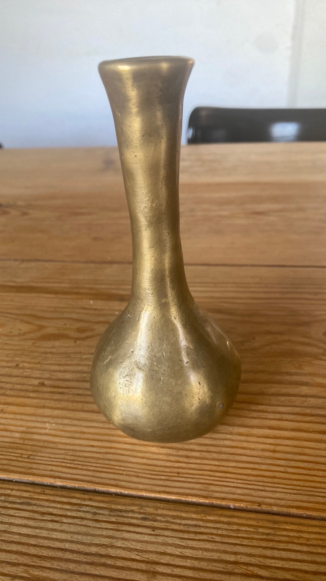 Oude vaas 14 cm hoog, Japans, Brons of messing, soliflore., Ophalen of Verzenden