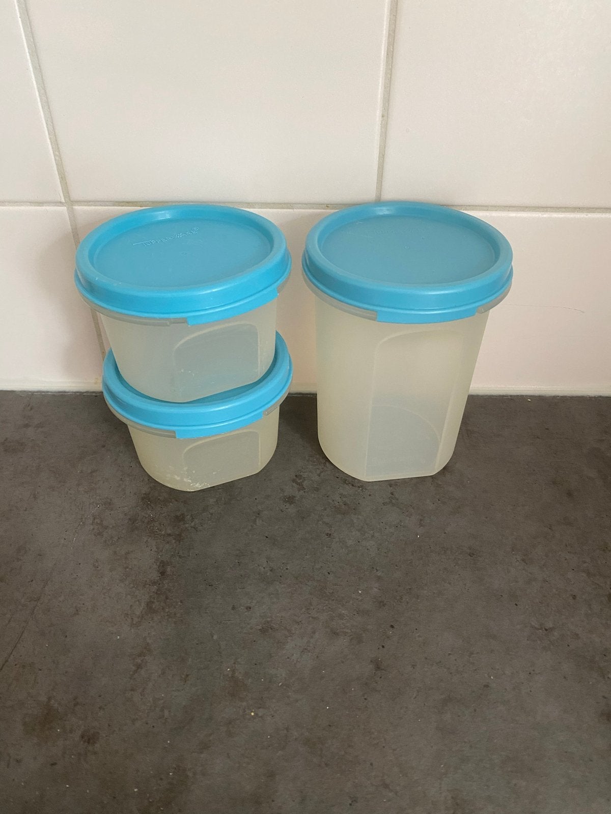 Tupperware bewaardozen met blauwe deksels (set van 3), Gebruikt, Bewaardoos, Blauw, Ophalen of Verzenden