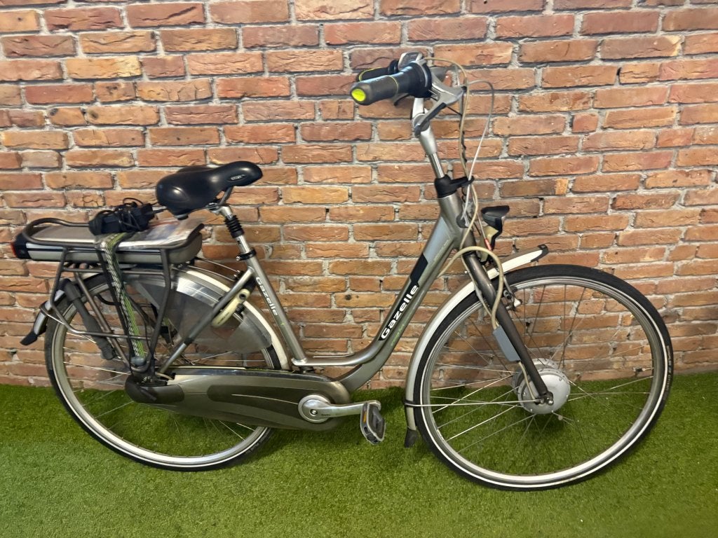 Foto 3 van Fietshokje Hoofddorp: Gazelle Orange Pure Dames E-Bike D46