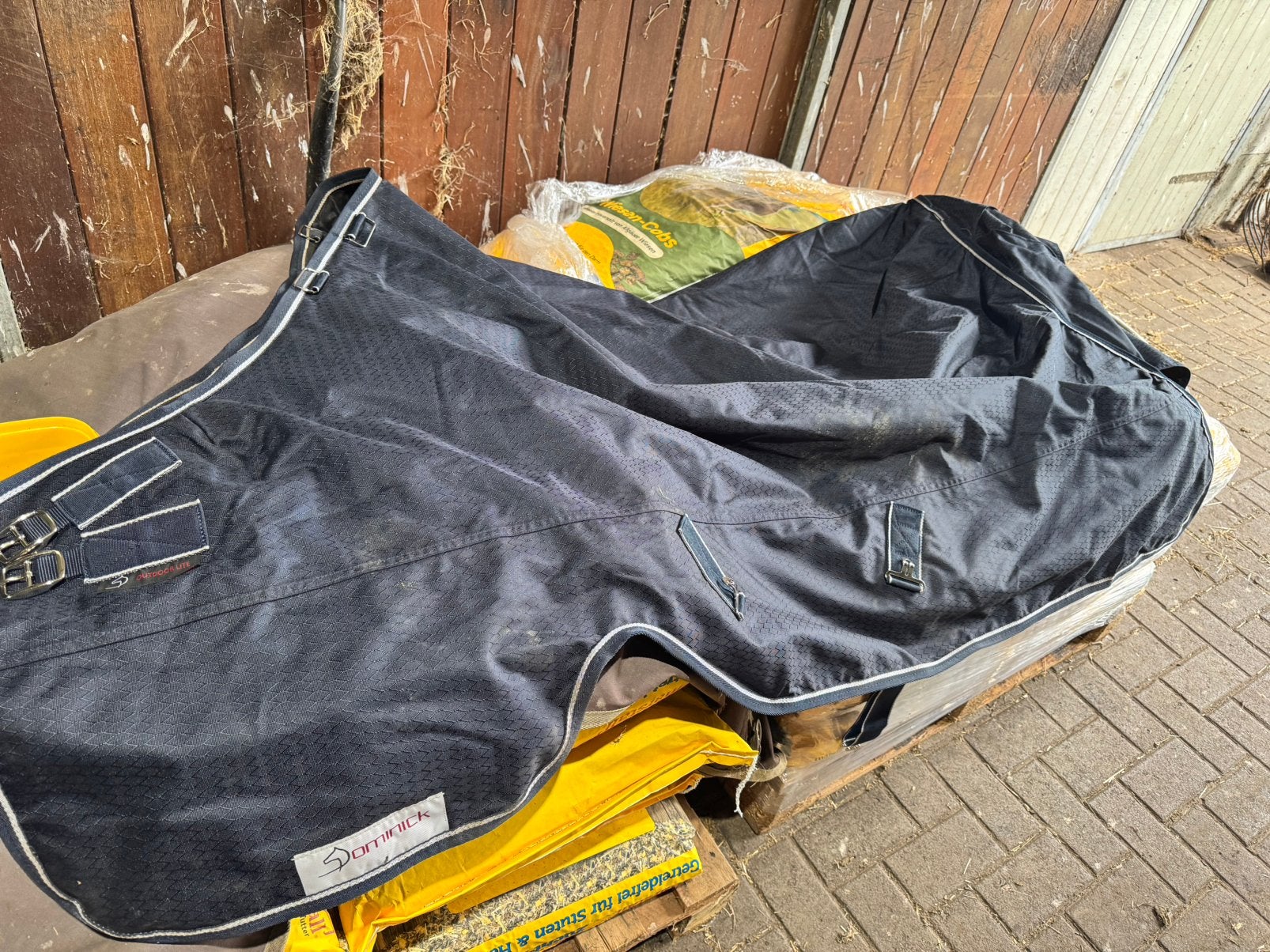 Dominick outdoor regendeken met losse hals, Dieren en Toebehoren, Overige merken, Ophalen of Verzenden, Zo goed als nieuw, Vochtregulering