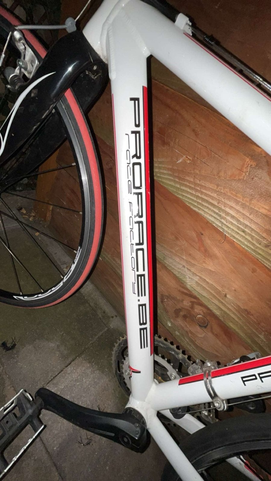 Prorace Racefiets - Wit met rode accenten, 28 inch, Gebruikt, Aluminium, Meer dan 20 versnellingen