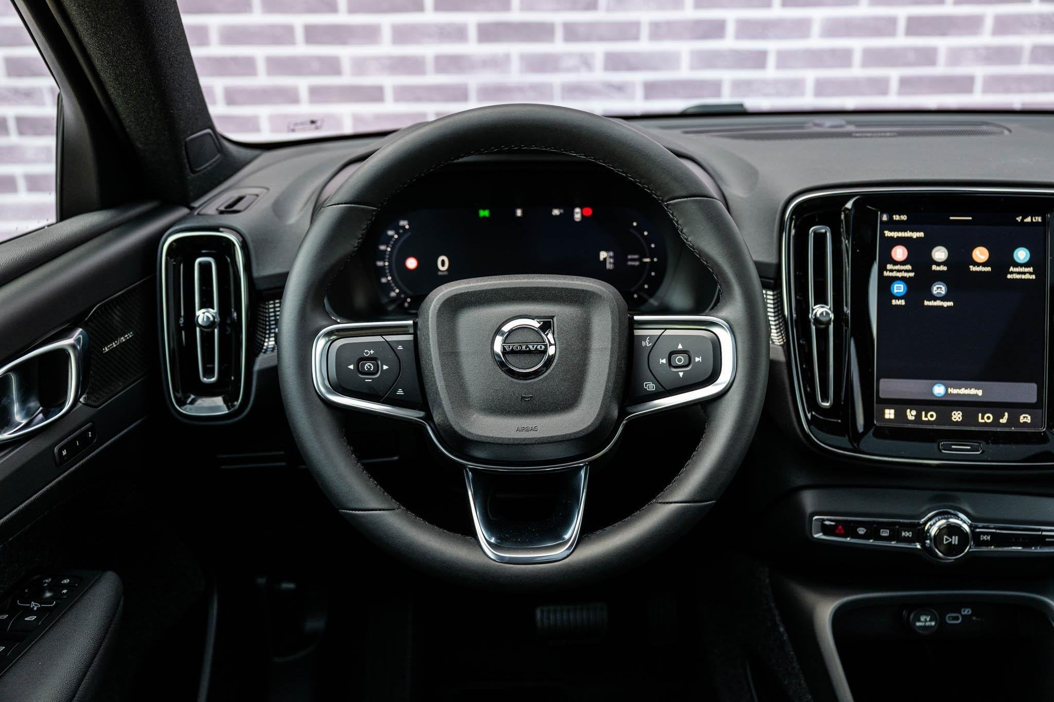 Volvo EX40 Single Motor Ext. Range Ultra Bl. Ed Eur. 82 kWh, Auto's, Automaat, 12 maanden, Achterwielaandrijving, Lichtsensor