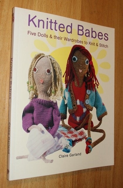 Knitted Babes Five Dolls &Their Wardrobes - 91036, Boeken, Ophalen of Verzenden, Zo goed als nieuw, Breien en Haken, Geschikt voor kinderen