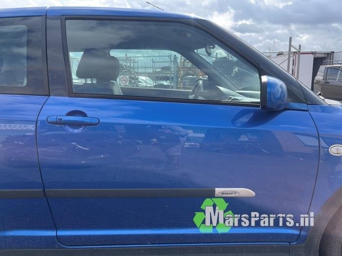 Portier 2Deurs rechts van een Suzuki Swift, Gebruikt, -, Deur, -